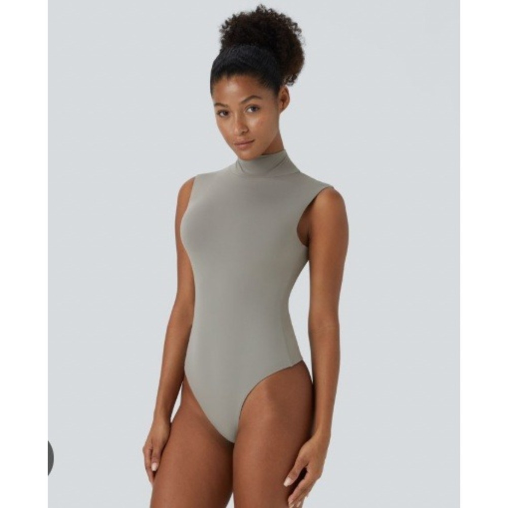 Halara Mock Neck Sleeveless Bodysuit Grey Size Small Small